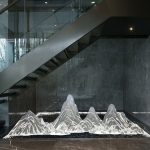 Transparent resin rockery sculpture imitating glass handicrafts, hotel lobby landscape, large mountain shaped ornaments, floor installation
